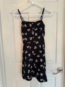 Vestido Hollister Floral Azul Marino Mini Ajuste y Correa Acampanada Botón Atacado XS - Imagen 1 de 8