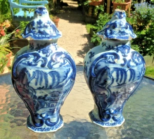 PAIR 18TH CENTURY DUCH DELFT BLUE AND WHITE LIDDED VASES BIRDS FLORAL AF - Picture 1 of 18