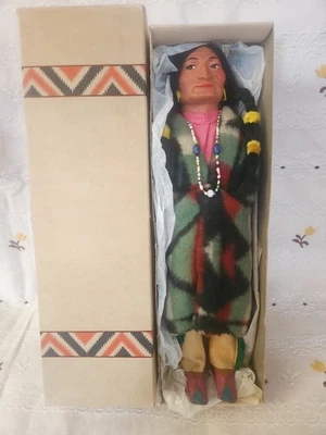Boneca Skookum lembrança vintage BULLY GOOD índio nativo americano caixa gola frisada - Imagem 1 de 4