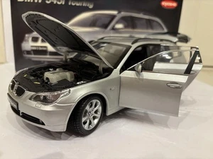 Coche modelo diecast plateado Kyosho 1/18 BMW 545i Touring E61 - Imagen 1 de 10