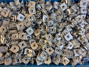 Blechmutter M5mm x 17mm x 17mm selbstsichernd / Schnappmutter / Presslochklammer - Bild 1 von 3