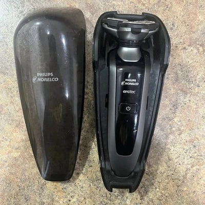 Afeitadora recargable Philips Norelco Arcitec 1050X para hombre con estuche de carga, sin cable Foto 1 de 4