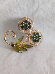 Vintage Brooch Emerald Green Rhinestone Flowers Pin Gold Tone 1.5" - Picture 1 of 7