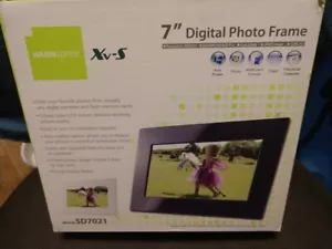 NIB HANNSPREE XV-S 7" DIGITAL PHOTO FRAME, MULTI-CARD FORMAT, BRAND NEW - Picture 1 of 5