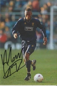 FOTO FIRMADA A MANO DE MARCUS GAYLE 6X4 AFC WIMBLEDON FÚTBOL AUTÓGRAFO 10 - Imagen 1 de 1