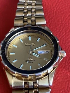 Seiko Sports 150m Quartz Day-Date Diver Gold-Dial Black Bazel Men's Watch - Picture 1 of 12