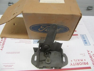 Nuevo en caja Ford Hood Latch Galaxie LTD 1972 personalizado con fecha 6 9 71 D2AZ-16700-A Foto 1 de 4