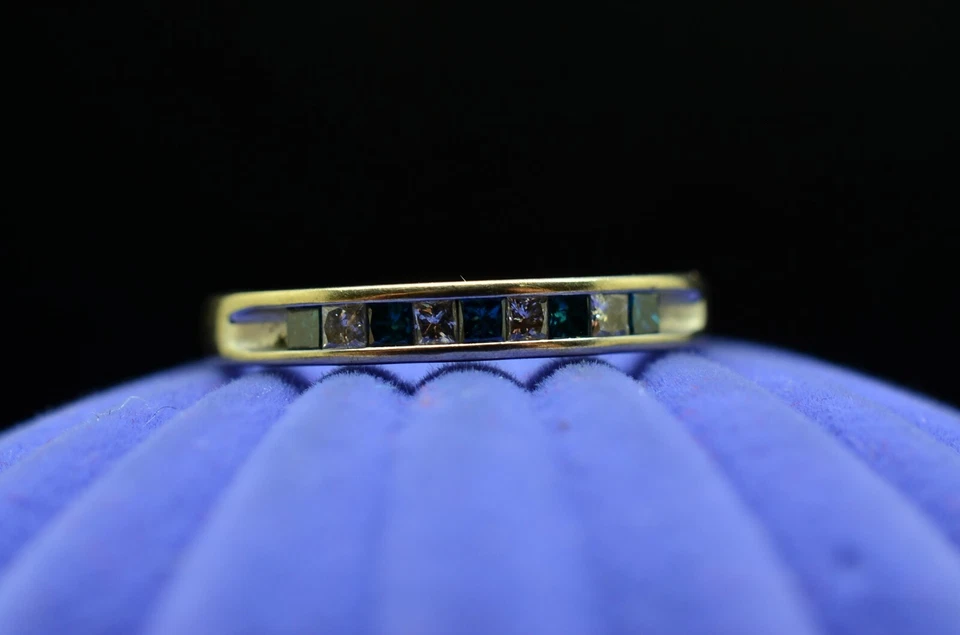 Anillo de aniversario de 9 piedras con diamantes azules y blancos antiguos de oro blanco de 10 quilates talla 6,75 Foto 1 de 4