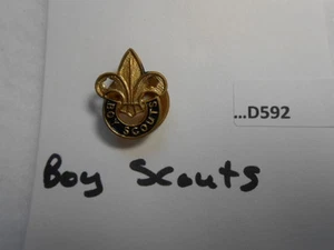 BOY SCOUTS EPAULET PIN GOLD FOREIGN D592 - Picture 1 of 1