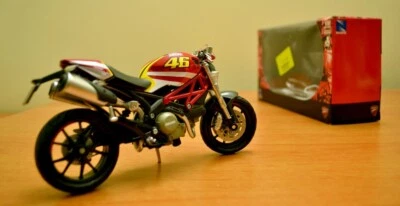 DUCATI MONSTER 796 MODEL BIKE VALENTINO ROSSI 46 1:12 SCALE MOTORCYCLE MODEL TOY - Image 1 of 3