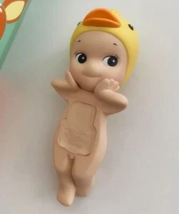 Anatra - Autentica Sonny Angel Hipper Decorativa Minifigure Decorativa Kawaii Designer nuova - Foto 1 di 2