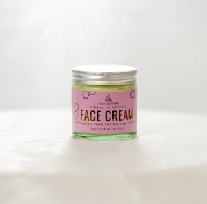 Honey & Rosehip Oil Face Cream with Geranium & Patchouli - Picture 1 of 2
