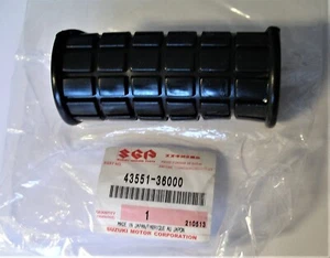 Genuine Suzuki Front Footrest Rubber Left and Right GT185 GT550 GT750 - Picture 1 of 2