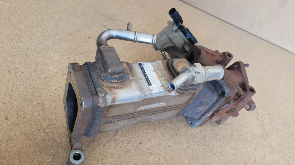 GMC 2011 6,6 L Duramax LML EGR enfriador (trasero) 12635704 con válvula EGR Foto 1 de 4