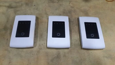 3 PZ Vodafone R218 Mobile Wifi HOTSPOT Internet Dongle Leggi Descrizione DNGL49 - Immagine 1 di 4