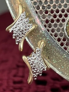 Pendientes con clip de acento de diamantes genuinos en tono dorado para joyeros con funda de estrella de 3/4 - Imagen 1 de 7