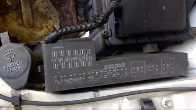Used Fuse Box Engine fits: 2000 Pontiac Sunfire  Grade A Foto 1 de 4