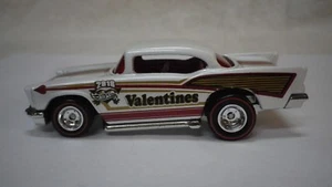 Chevrolet Chevy 57 2018 Hot Wheels blanco Valentines personalizado pasajeros reales - Imagen 1 de 6