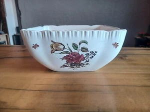 Wedgwood große quadratische Salatschüssel mit Rosendesign - Bild 1 von 9