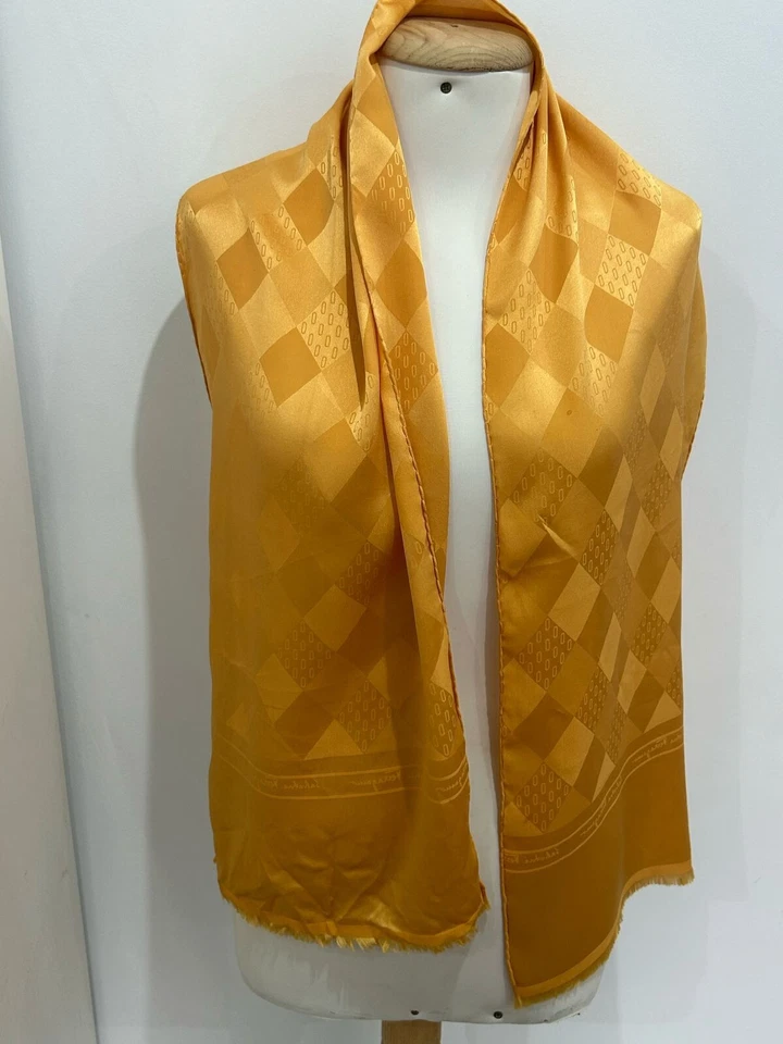 S20# Salvatore Ferragamo Estola Seda Amarillo Bufanda Hecha en Italia 60/12 pulgadas Tiene Tirador Foto 1 de 4