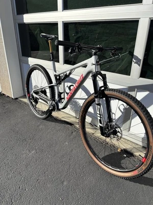 Santa Cruz Blur SL  XX AXS RSV / Carbon CC 2024 XL Silver - Image 1 of 4