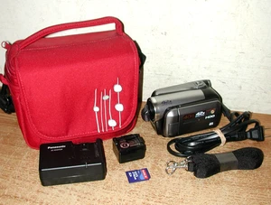 CÁMARA PANASONIC SDR-H40P ZOOM 42X CON BATERÍA, TARJETA SD, CARGADOR Y BOLSA - Imagen 1 de 15