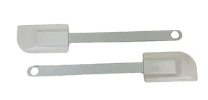 2~ Pampered Chef Classic Scraper #1650 New 11 Inches Spatula Silicone Head EUC - Picture 1 of 6