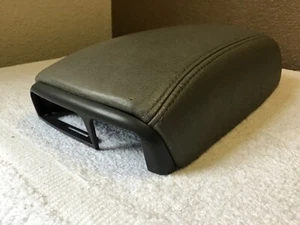๐ธ๐ช VOLVO 850 S70 V70 C70 OEM CENTER LEATHER ARMREST + CUPHOLDER FRAME โOAKโ - Picture 1 of 7