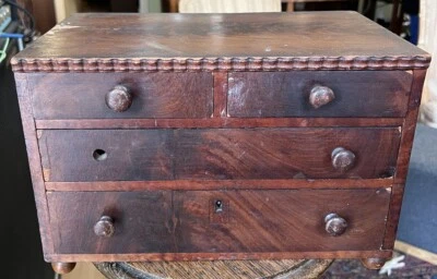 Antiguo conjunto de cómoda victoriana miniatura cómoda vendedor muestra imperio Foto 1 de 4