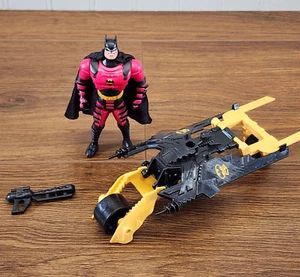 Vintage 1995 Fast Pursuit Batman Actionfigur Cape Crime Squad Fahrzeug Kenner - Bild 1 von 11