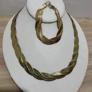 Juego de collar y pulsera de espiga trenzada triple hilo tono dorado Avon NR de colección - Imagen 1 de 16
