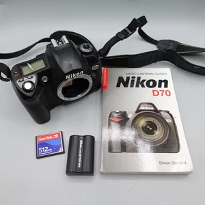 Nikon D70 6,1 megapixel fotocamera reflex digitale corpo nero solo per parti o riparazione con libro - Foto 1 di 14