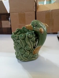 Jarrón jardinero de cerámica verde vintage figura estilo mayólica delfín (032) - Imagen 1 de 7