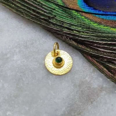 18K Solid Yellow Gold Textured Green Gemstone Charm Pendant For Gift 10x12mm - Image 1 of 4