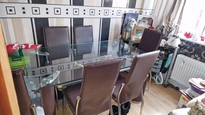 glass dining table and 6 chairs used - Image 1 of 4