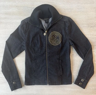 Rocawear Women's Size Medium Denim Jacket Dark Wash Stud Logo Detail Vintage Y2K - Imagem 1 de 4