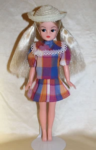 Sindy im Kleid mit Strohhut Checkmate 1980er Jahre - Bild 1 von 12