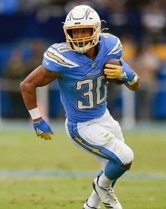 AUSTIN EKELER 8X10 PHOTO LOS ANGELES CHARGERS LA PICTURE FOOTBALL NFL - Picture 1 of 1