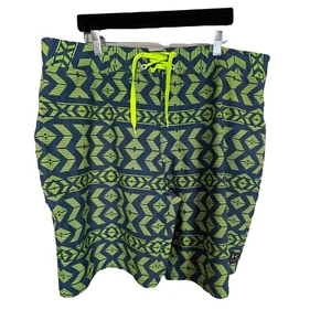 Under Armour Boardshorts blau neongrün geometrisches Muster locker Herren Gr. 40 - Bild 1 von 7