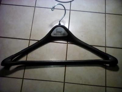 Percha negra HESS Foto 1 de 2