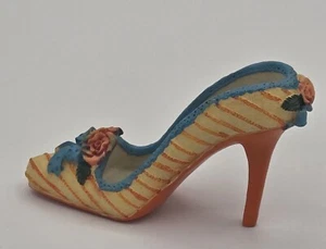 Mini scarpa vintage 1999 My Treasure statuina tacco rose in rilievo - Foto 1 di 10