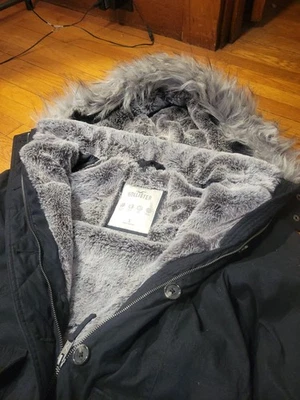 CHAQUETA ABRIGO PARKA HOLLISTER PIEL SINTÉTICA FORRADA ACOGEDORA NEGRA. ¡Envío sin precio base y barato! Foto 1 de 4