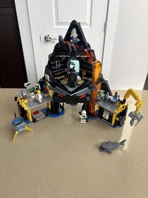 70631 The LEGO Ninjago Movie Garmadon's Volcano Lair - Near 100%
