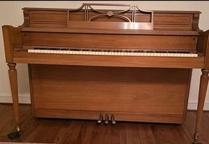 STORY & CLARK CONSOLE PIANO & BENCH - Picture 1 of 8