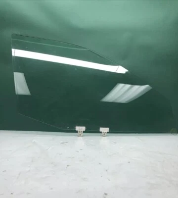 Оригинальное стекло на окно правой передней двери со стороны пассажира для седана Nissan Altima 1998-1999 годов выпуска - Изображение 1 из 4