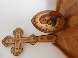 Oeuf bois ancien icône et croix orthodoxe russe