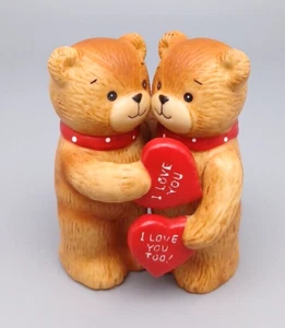 De colección Lucy & Me Lucy Rigg Arco Rojo Osos Abrazando Te Amo I Love You Too - Imagen 1 de 7