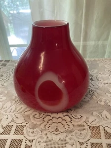 Red w/ White Circles HAND BLOWN ART GLASS Vase Heavy No Chips Mint Condition - Picture 1 of 7
