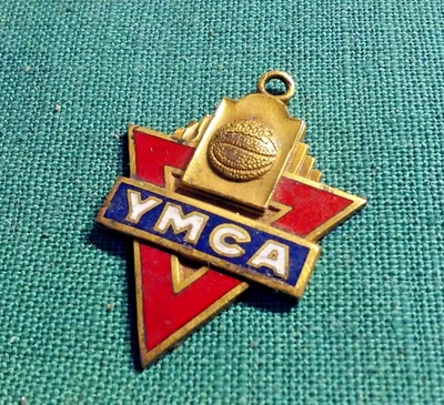 Colgante Medalla Vintage YMCA Años 40 Baloncesto Butte Clase B Tono Dorado Metal Raro Foto 1 de 3