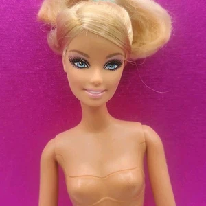 Muñeca desnuda Mattel Barbie Fashionistas Swappin’ Styles T7410 2090HF - Imagen 1 de 7